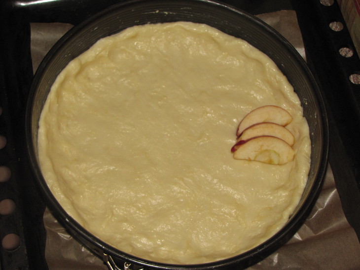 Пирог с яблоками и клюквой: шаг 3