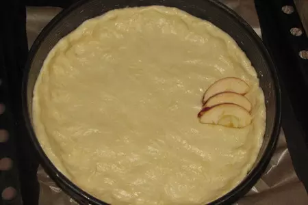 Пирог с яблоками и клюквой: шаг 3