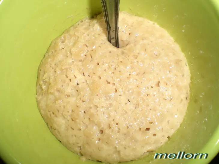 Сдобный пирог с изюмом и маком: шаг 1