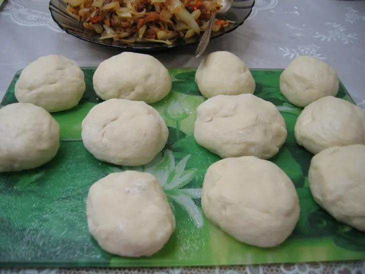 Пирожки постные с капустой: шаг 5
