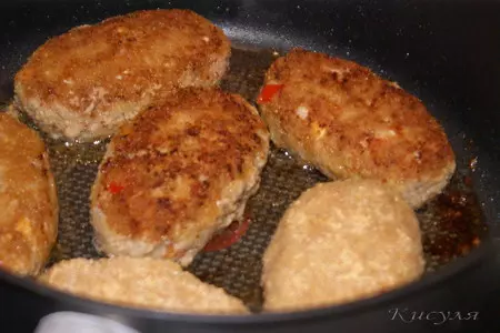 Котлеты с паприкой и колбасным сыром: шаг 4