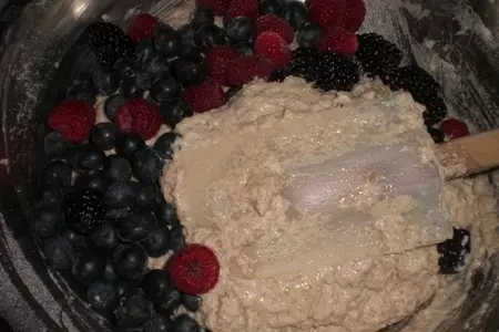 Ягодные маффины( опять :-)) из цельной муки с яблочным пюре: шаг 5