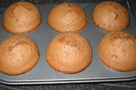 Шоколадные маффины с кофейной начинкой: шаг 4