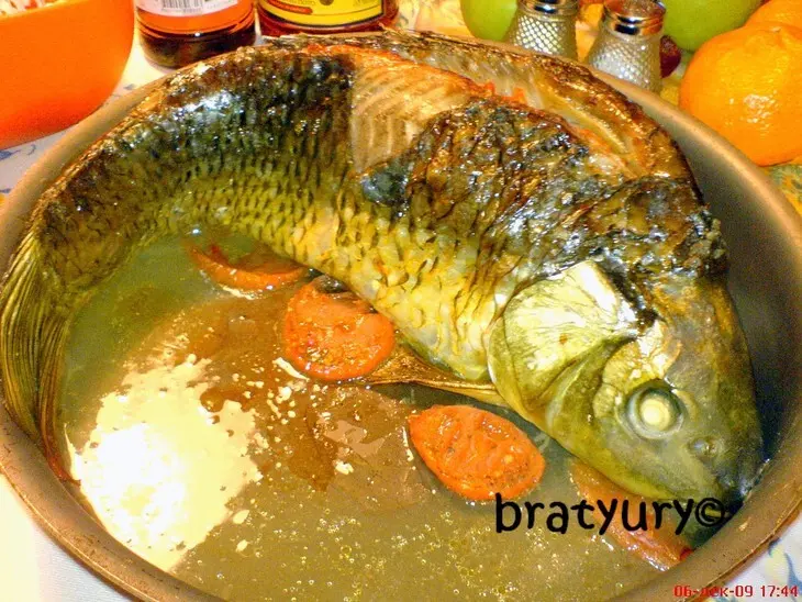 Карп запечённый, простой рецепт для небольшой семьи: шаг 6