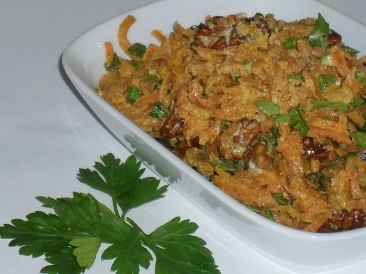Морковный салат с грецкими орехами по-турецки: шаг 5