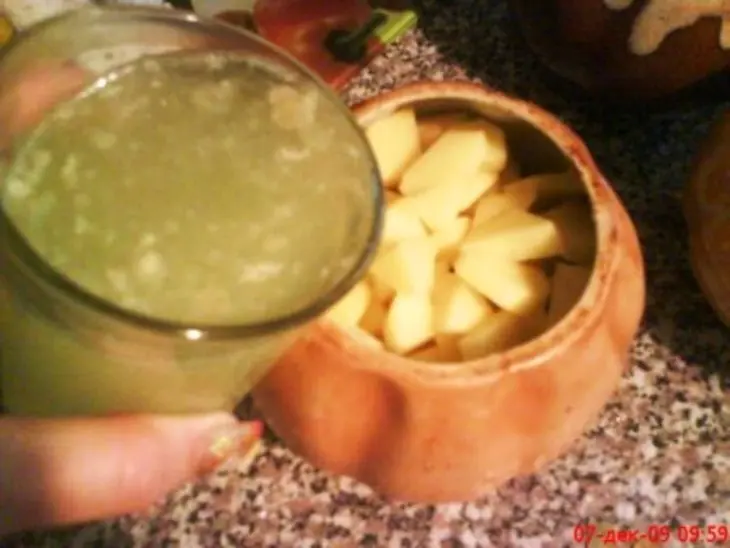 Говядина с картошкой, тушенная в горшочках: шаг 8