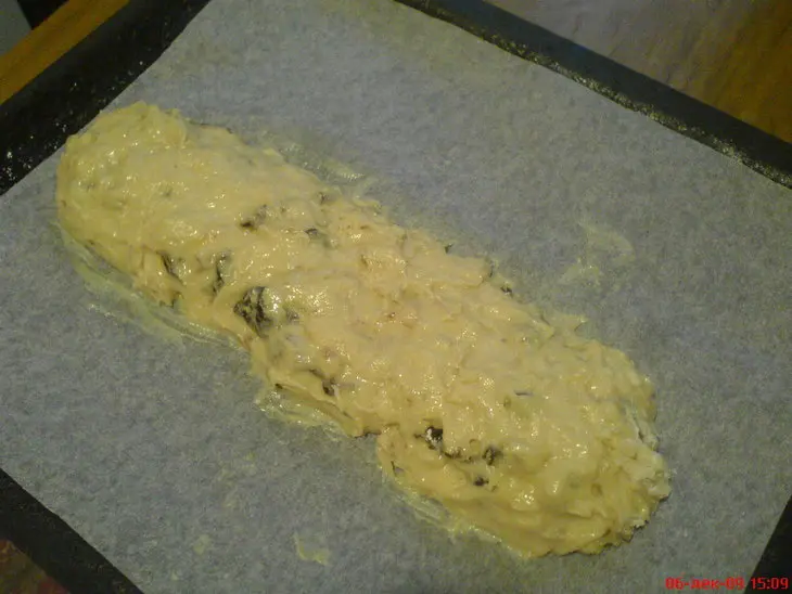 Бискотти с грецкими орехами и черносливом: шаг 5