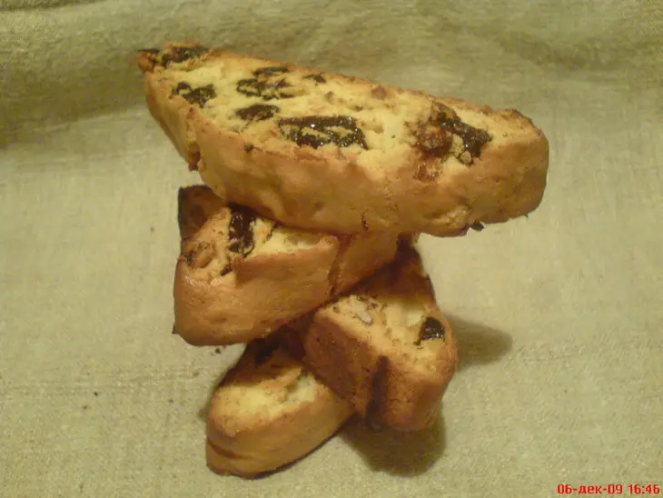 Бискотти с грецкими орехами и черносливом: шаг 7