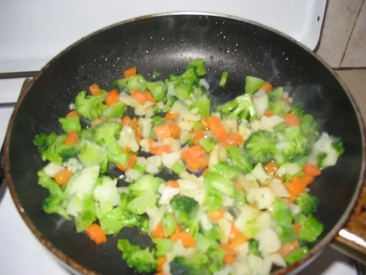 Котлетка с овощами и макаронами для ребенка: шаг 1