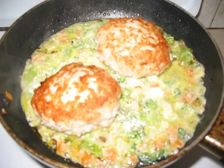 Котлетка с овощами и макаронами для ребенка: шаг 2