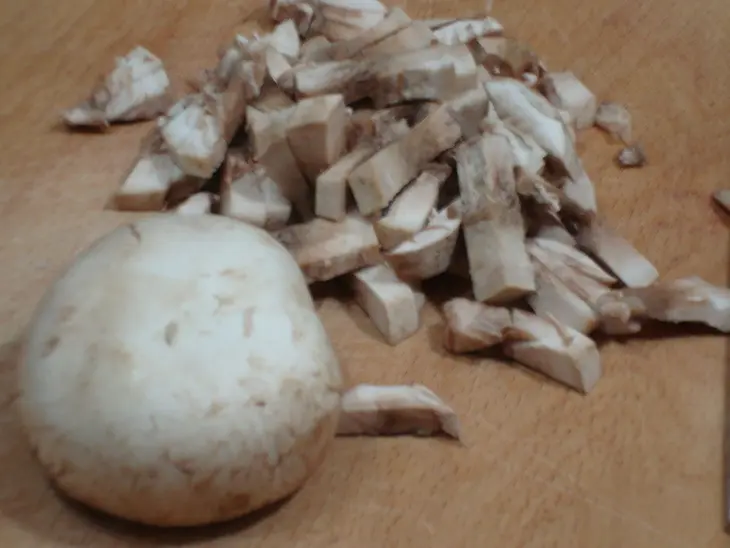 Салат из пекинской капусты с шампиньонами: шаг 1