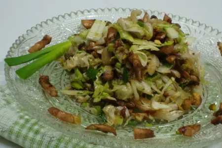 Салат из пекинской капусты с шампиньонами: шаг 5