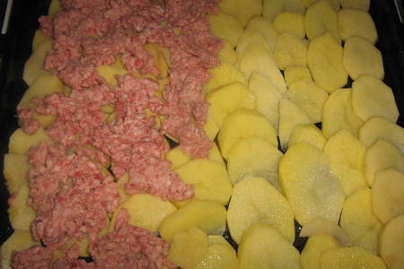 Картофельная запеканка  с мясным фаршем.: шаг 1