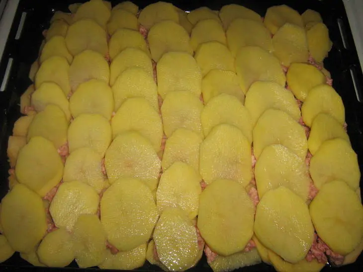 Картофельная запеканка  с мясным фаршем.: шаг 2