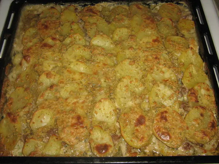 Картофельная запеканка  с мясным фаршем.: шаг 4