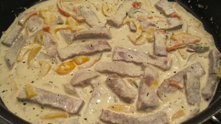 Спагетти с языком, сладким перцем и прованскими травами: шаг 2
