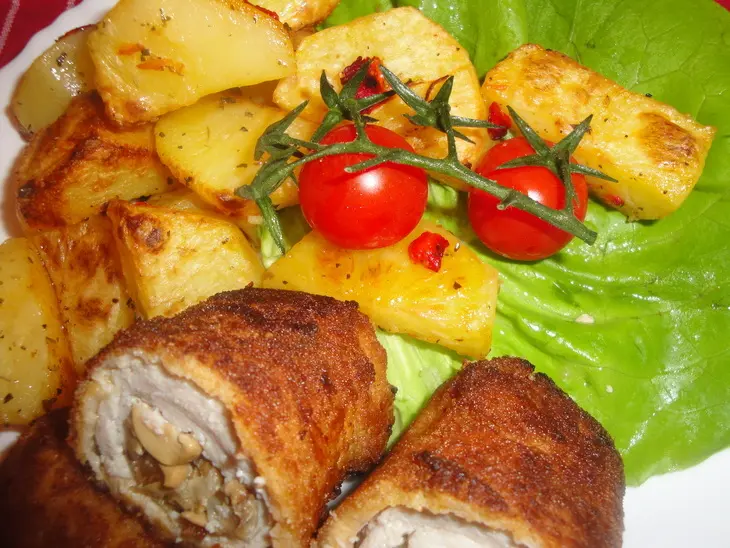 Мясные рулеты с начинкой-рецепт выходного дня: шаг 6