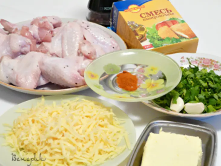 Сочные куриные крылья в хрустящей сырной панировке с запеченными овощами на гарнир: шаг 1