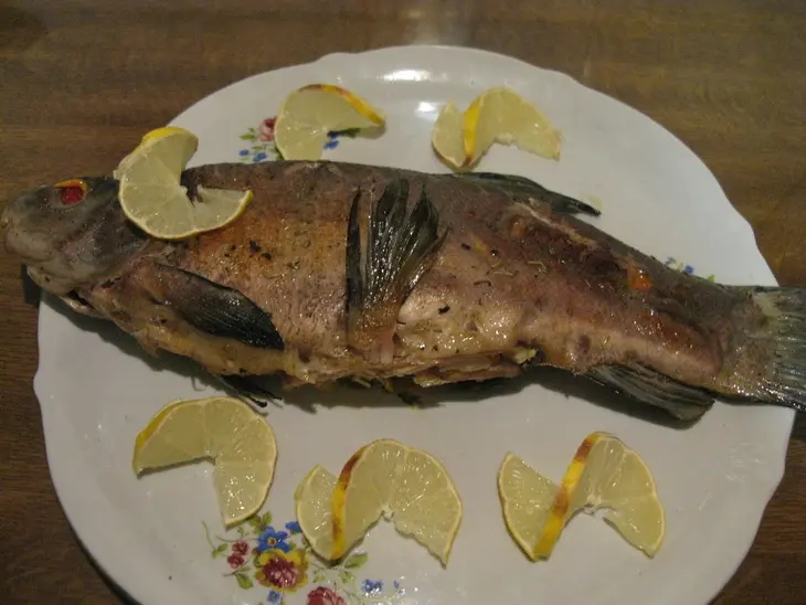 Рыба фаршированная овощами и плавленым сырком: шаг 6