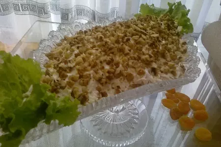Вкусный салат с курагой и орехами: шаг 1