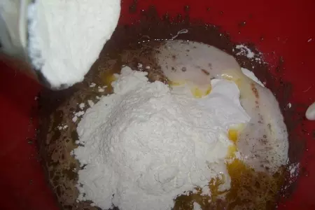 Шоколадный пирог с ягодами: шаг 2