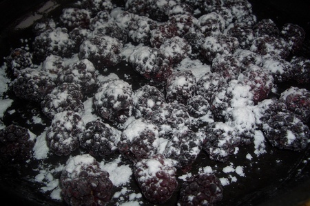 Шоколадный пирог с ягодами: шаг 3