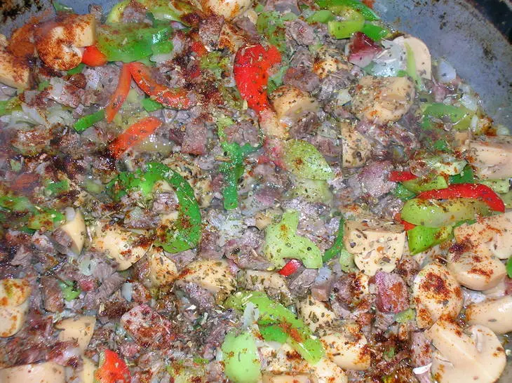Спиральки с говядиной, грибами и соусом маринара(упрощенным): шаг 2