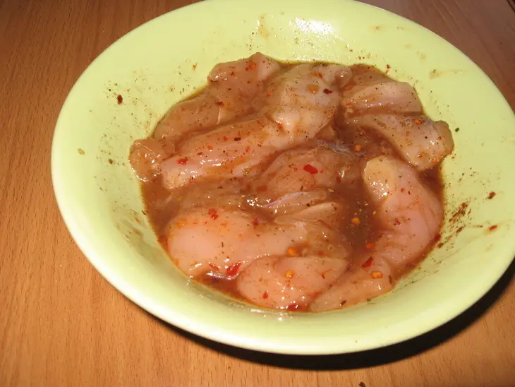 Куринные рогалики на шпажках: шаг 1