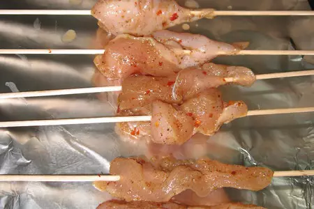 Куринные рогалики на шпажках: шаг 5