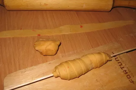 Куринные рогалики на шпажках: шаг 6