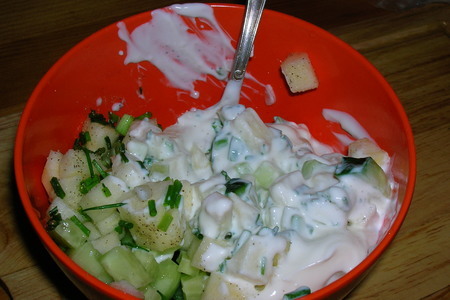 Салат  рыбный с сыром: шаг 2