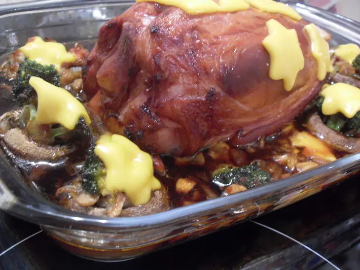 Соленое - полукопченое мясо с грибами: шаг 2