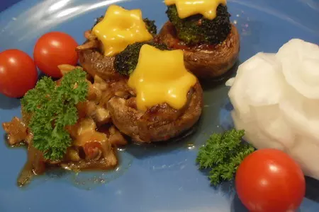 Соленое - полукопченое мясо с грибами: шаг 3