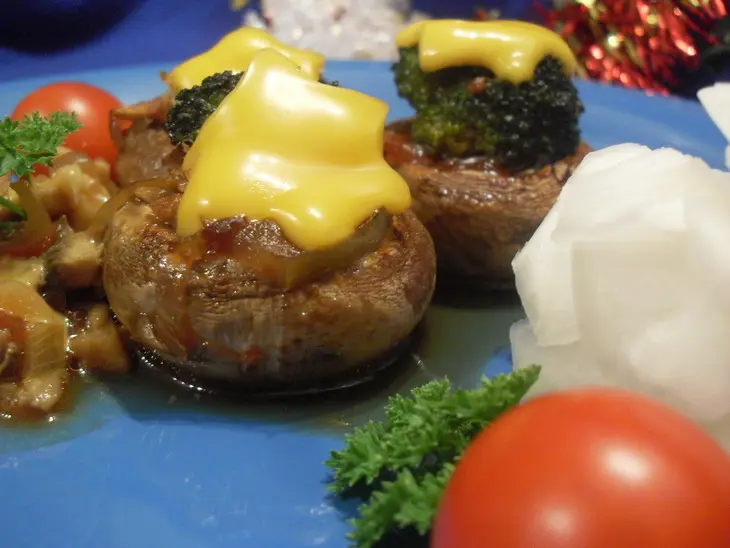 Соленое - полукопченое мясо с грибами: шаг 6