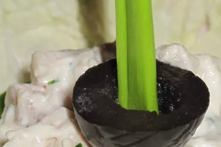 Колечки авокадо фаршированные курицей: шаг 2
