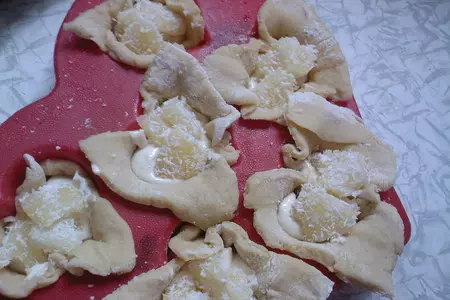 Творожные пирожные с ананасами и мармеладом: шаг 4