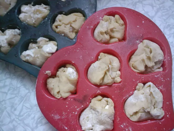 Творожные пирожные с ананасами и мармеладом: шаг 6