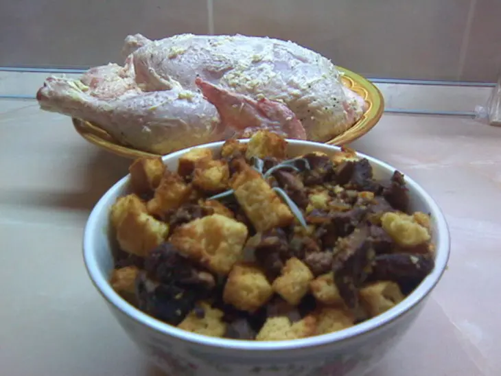 Кукурузно-печеночная начинка для курицы (или индейки) на рождество. фаршированная курица серия №2.: шаг 5