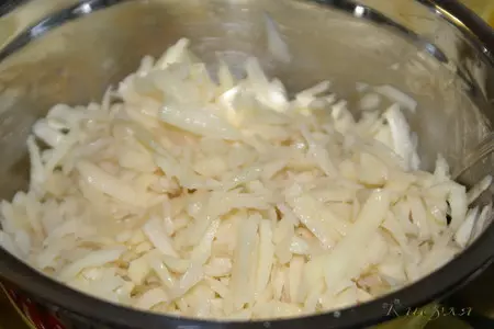 Хрустящие картофельные корзиночки с селёдкой: шаг 1
