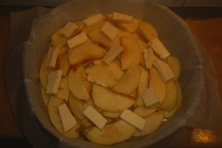 Пирог с яблоками и орехами: шаг 3