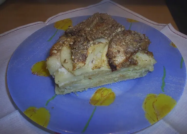 Пирог с яблоками и орехами: шаг 7