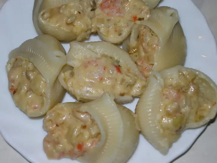 Ракушки фаршированные креветками в сливочном соусе.: шаг 2