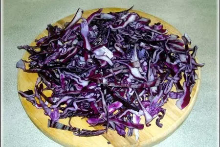 Краснокочанная капуста с можжевельником, вишней и яблоками.: шаг 4