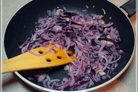 Краснокочанная капуста с можжевельником, вишней и яблоками.: шаг 5