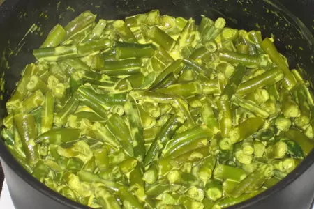 Фасоль,тушеная в сметане с куркумой.: шаг 1