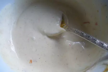 Салат яичный  с карамелизированным луком: шаг 2