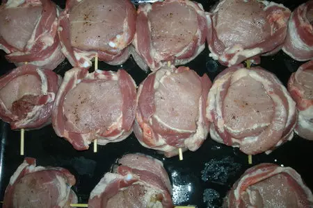 Мясные медальоны с перепелиными яйцами: шаг 3