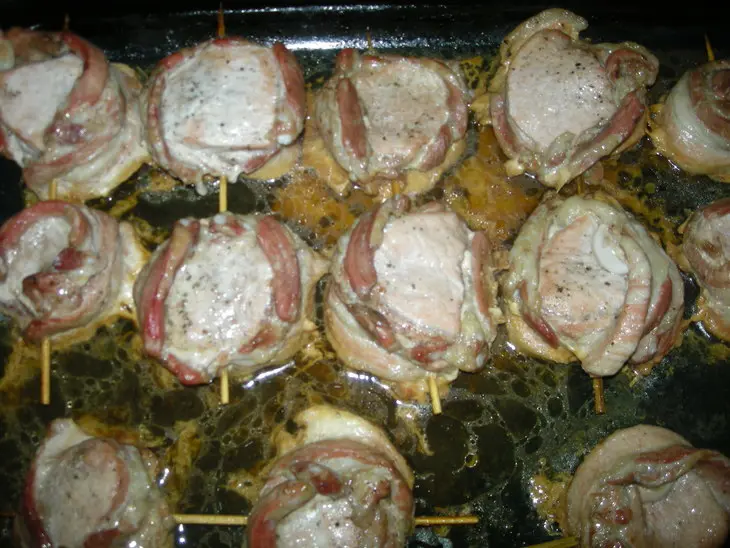 Мясные медальоны с перепелиными яйцами: шаг 4