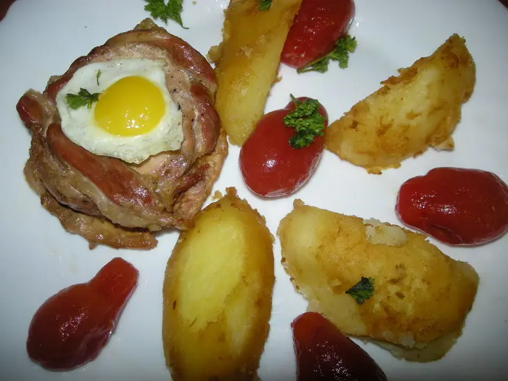 Мясные медальоны с перепелиными яйцами: шаг 5