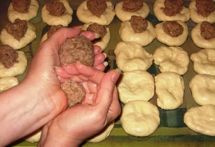 Пирожки на «два укуса» с мясом: шаг 2